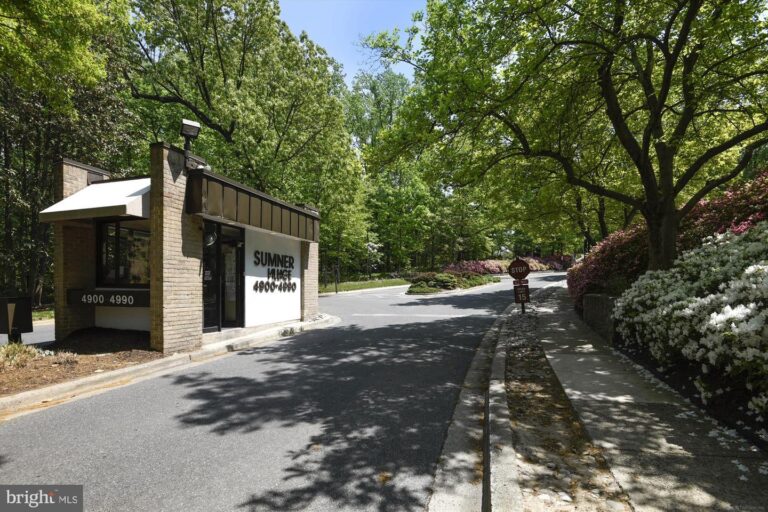 Sumner Village Condos guard shack